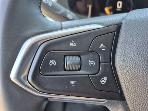 Used 2025 Chevrolet Trax LT w/ LT Convenience Package FWD image 25