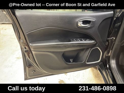 Used 2018 Jeep Compass Limited w/ Navigation Group AWD/4WD image 15