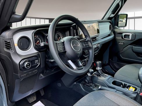 New 2025 Jeep Gladiator Sport image 7