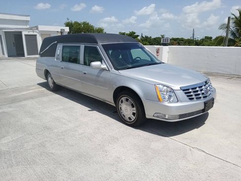 Used 2011 Cadillac DTS Hearse FWD image 2