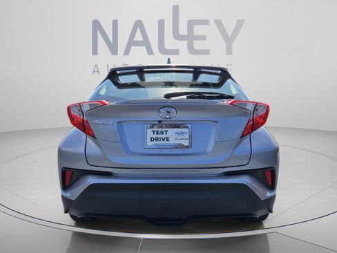 Used 2019 Toyota C-HR XLE FWD image 4