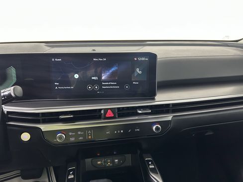 Used 2025 Kia Sorento S w/ Panoramic Sunroof Package image 21