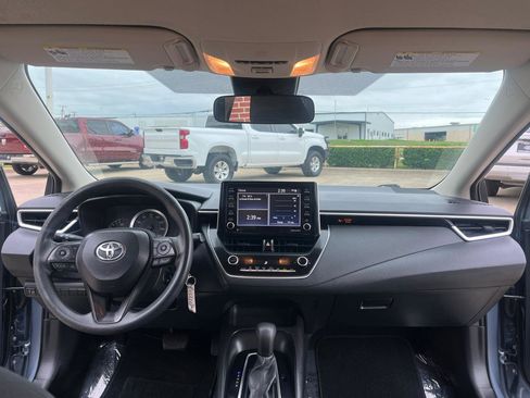 Used 2021 Toyota Corolla LE FWD image 11
