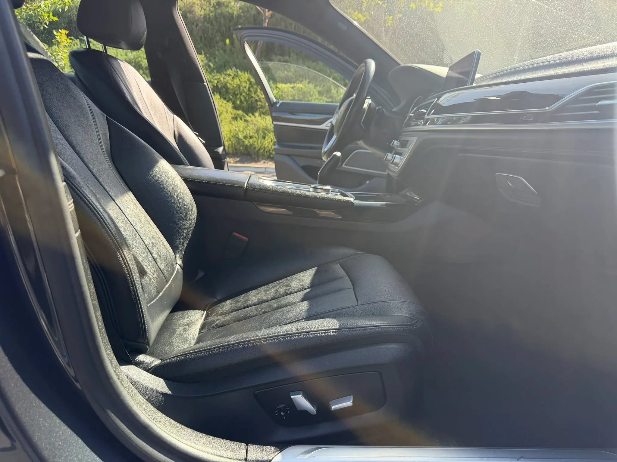 Used 2019 BMW 740i w/ M Sport Package RWD image 25