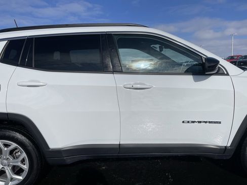 Used 2024 Jeep Compass Latitude image 33