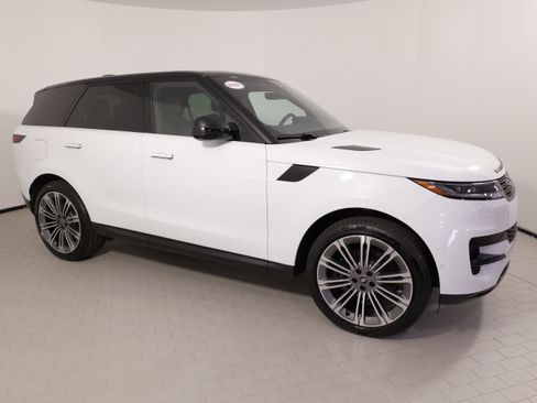 Used 2025 Land Rover Range Rover Sport SE image 7