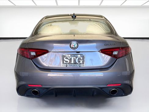 Used 2018 Alfa Romeo Giulia image 5