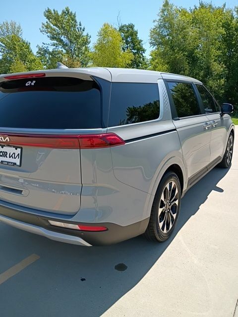 Used 2024 Kia Carnival EX FWD image 5