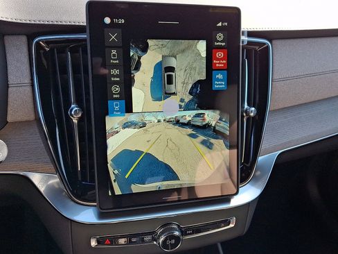 New 2026 Volvo XC90 B6 Plus w/ Protection Package Premier image 11