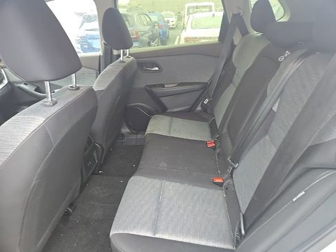 Used 2023 Nissan Rogue SV image 10