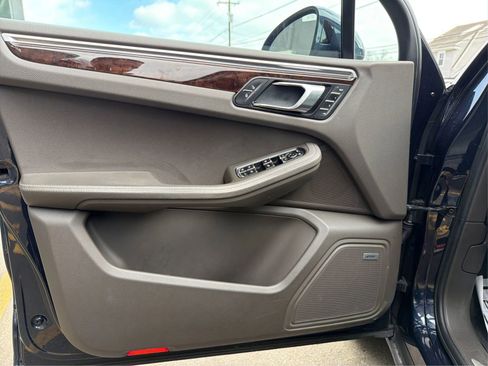 Used 2017 Porsche Macan S image 20