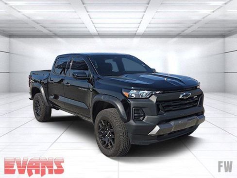 Used 2024 Chevrolet Colorado Trail Boss w/ Technology Package AWD/4WD image 1