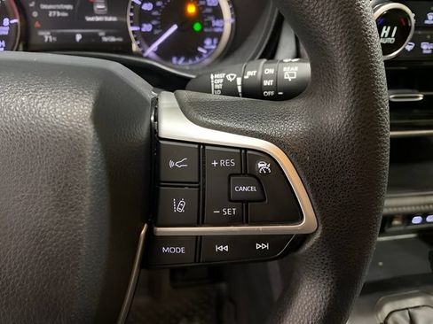 Used 2023 Toyota Highlander L FWD image 15
