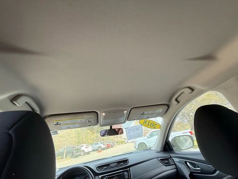 Used 2018 Nissan Rogue SV AWD/4WD image 17