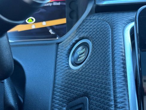 Used 2018 Land Rover Range Rover Velar R-Dynamic SE image 34