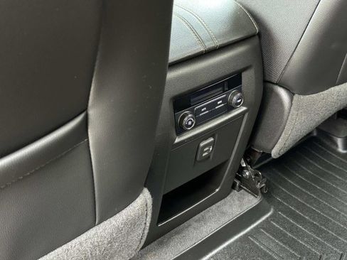 Used 2020 Chevrolet Traverse LT w/ Driver Confidence II Package image 14