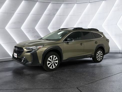 Used 2024 Subaru Outback Premium AWD/4WD image 3