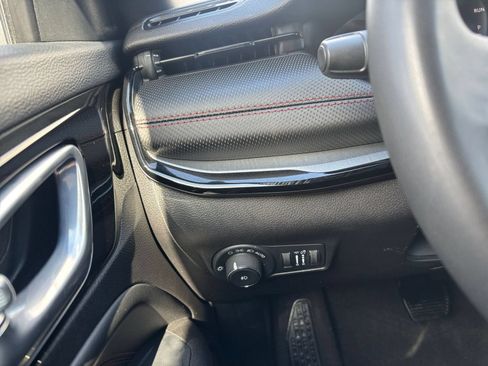 Used 2025 Jeep Compass Trailhawk AWD/4WD image 33