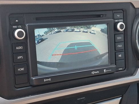 Used 2018 Toyota Tacoma SR5 AWD/4WD image 17