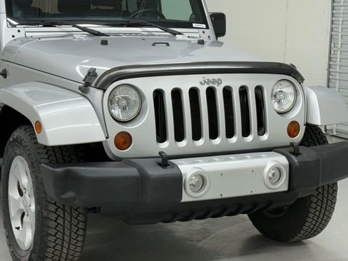 Used 2011 Jeep Wrangler Unlimited Sahara image 31