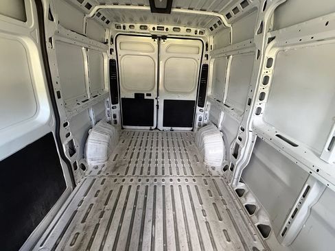Used 2024 RAM ProMaster 2500 w/ Convenience Group FWD image 13
