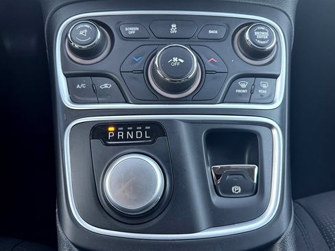 Used 2015 Chrysler 200 Limited w/ Convenience Group image 18