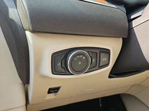 Used 2018 Lincoln MKC Select w/ Select Plus Package image 22