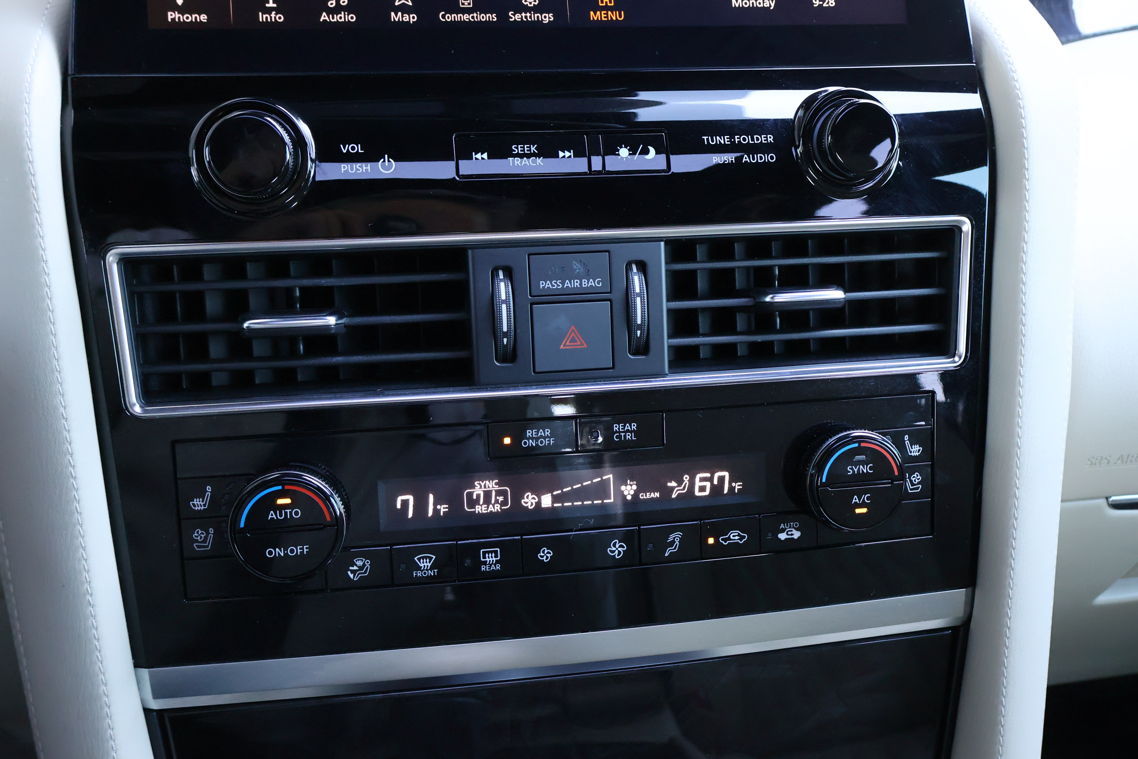 Used 2022 INFINITI QX80 Sensory w/ All-Season Package AWD/4WD image 41