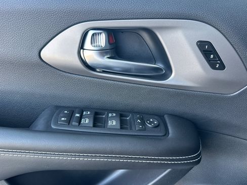 New 2027 Chrysler Pacifica Limited FWD image 10