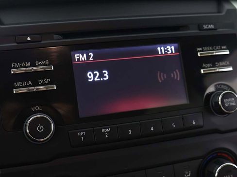 Used 2017 Nissan Titan SV image 39