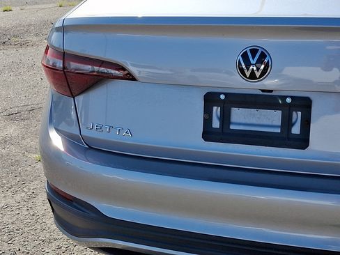 Used 2023 Volkswagen Jetta SE FWD image 17
