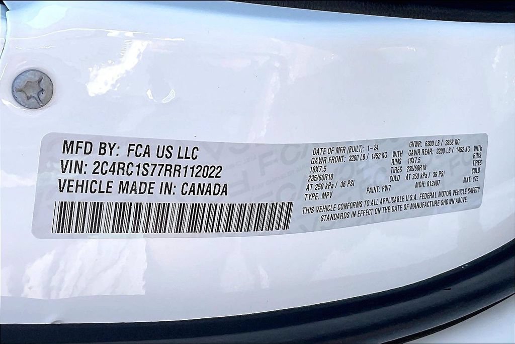 Used 2024 Chrysler Pacifica Limited FWD image 22