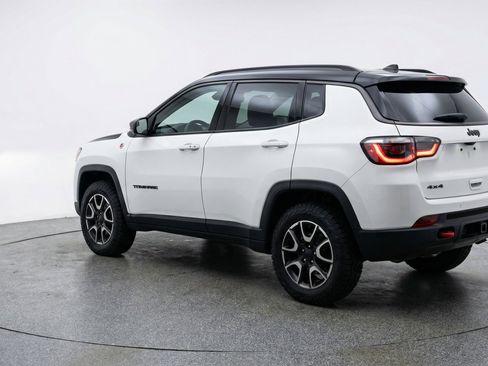 Used 2025 Jeep Compass Trailhawk AWD/4WD image 6