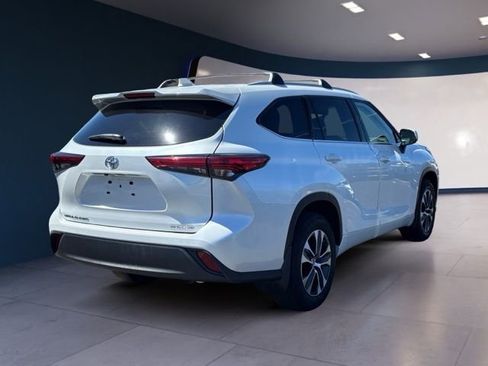 Used 2022 Toyota Highlander XLE AWD/4WD image 5