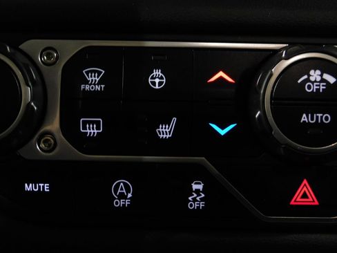 Used 2024 Jeep Wrangler Unlimited Sahara w/ Technology Group AWD/4WD image 40