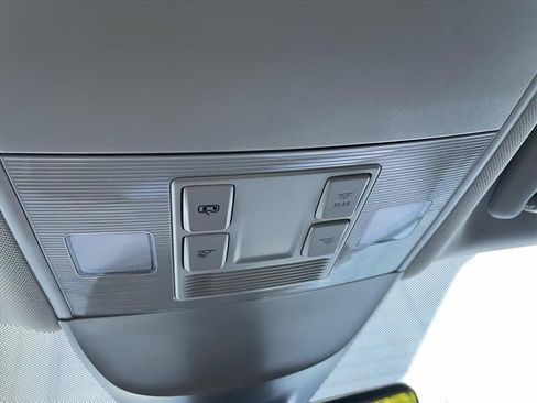 Used 2023 Volkswagen Taos SE FWD image 15