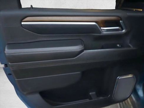 Used 2025 Chevrolet Silverado 2500 High Country w/ Technology Package image 12