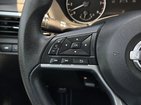 Used 2025 Nissan Altima 2.5 SV FWD image 25