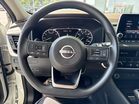 Used 2023 Nissan Rogue S AWD/4WD image 19