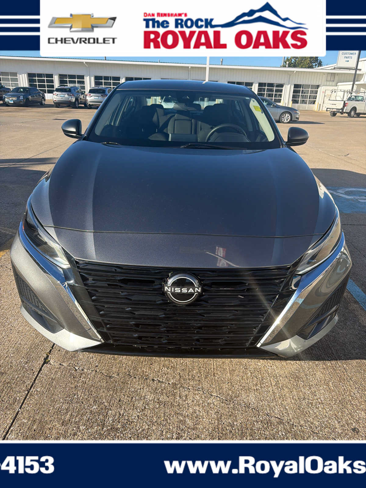 Used 2025 Nissan Altima 2.5 SV FWD image 11