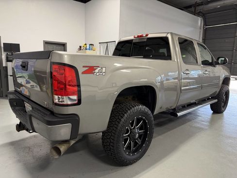 Used 2013 GMC Sierra 2500 Denali w/ Suspension Package, Off-Road AWD/4WD image 5