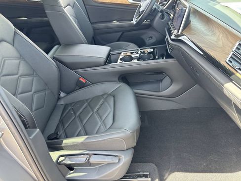 New 2026 Volkswagen Atlas SE FWD image 8
