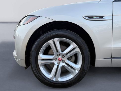 Used 2017 Jaguar F-PACE R-Sport image 9