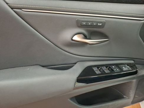 Used 2024 Lexus ES 350 w/ Premium Package image 10