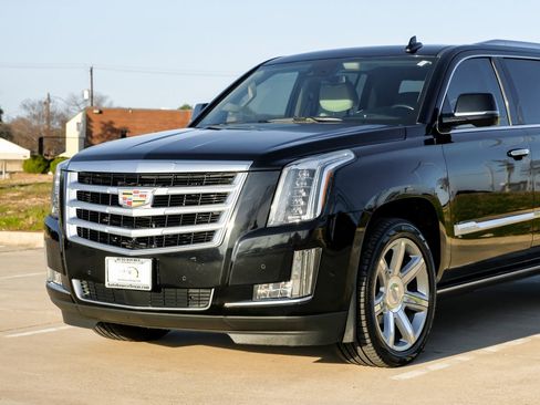 Used 2019 Cadillac Escalade ESV Premium Luxury image 8