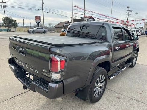 Used 2021 Toyota Tacoma Limited image 21