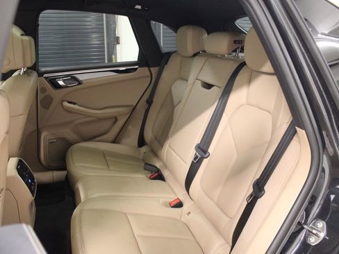 Certified 2022 Porsche Macan image 29