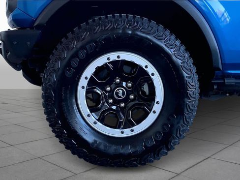 Used 2024 Ford Bronco Badlands image 11