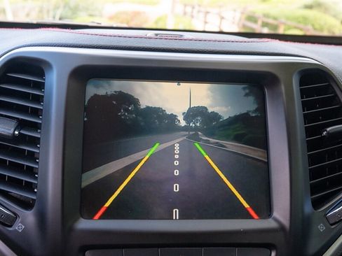 Used 2015 Jeep Cherokee Trailhawk w/ Comfort/Convenience Group image 12