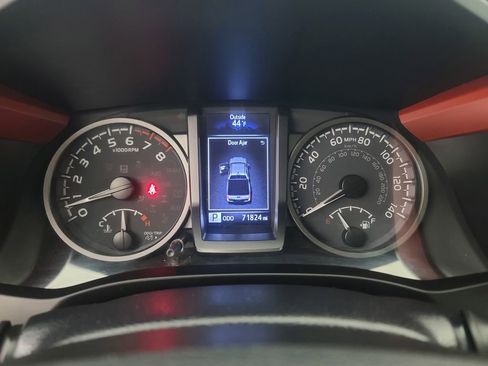 Used 2020 Toyota Tacoma TRD Sport image 31